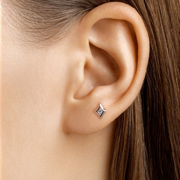 Пирсинг с бриллиантом 0.015 карат из белого золота 142938